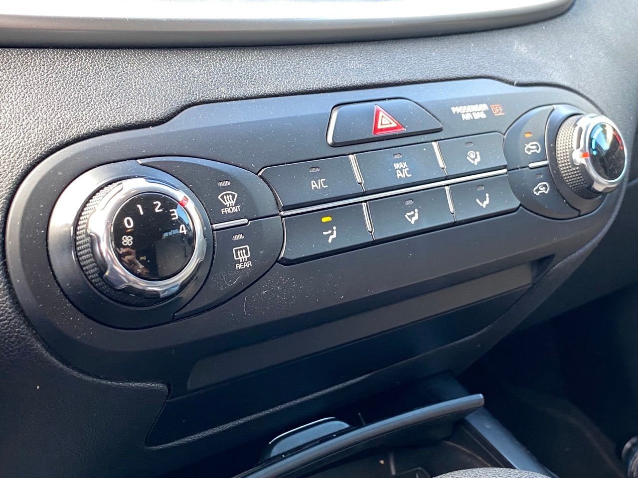 Used 2019 Titanium Silver Kia LX image 7