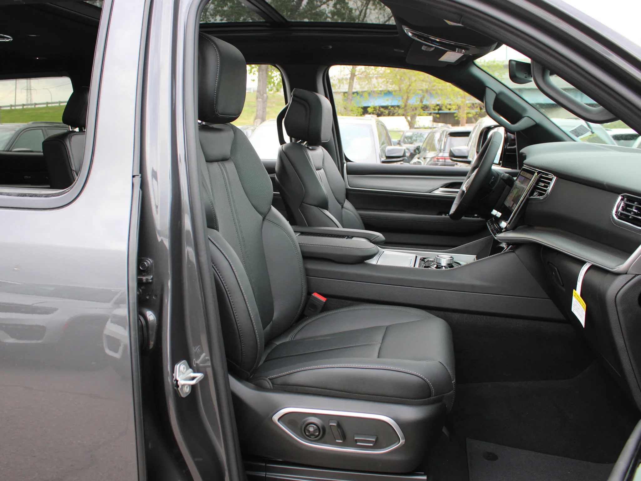 New 2026 Grey Jeep Limited Reserve* image 17