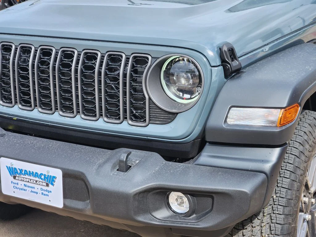 New 2026 Anvil Clear-Coat Exterior Paint Jeep Sport S image 5