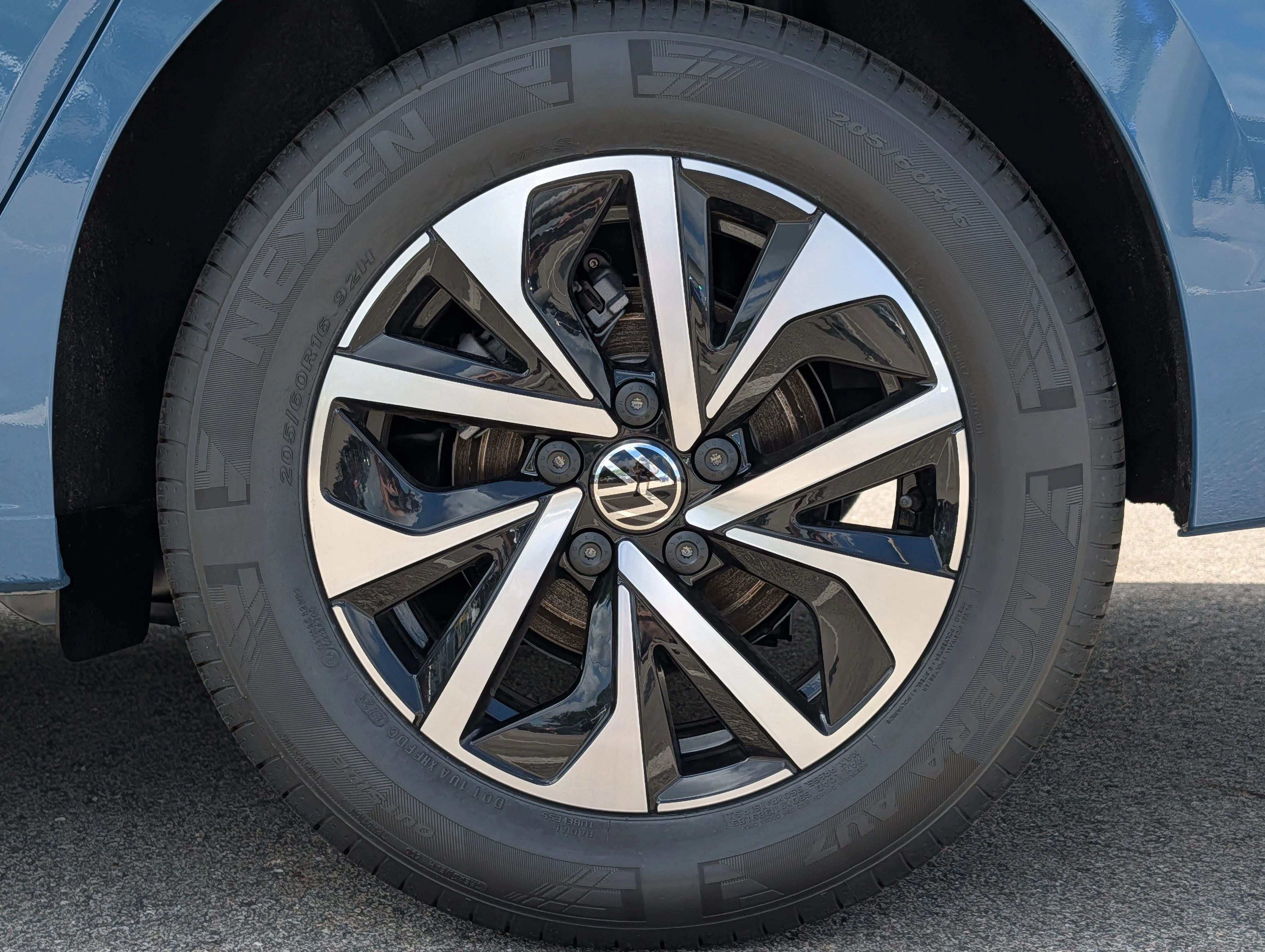 New 2026 Monterey Blue Pearl Volkswagen S image 4