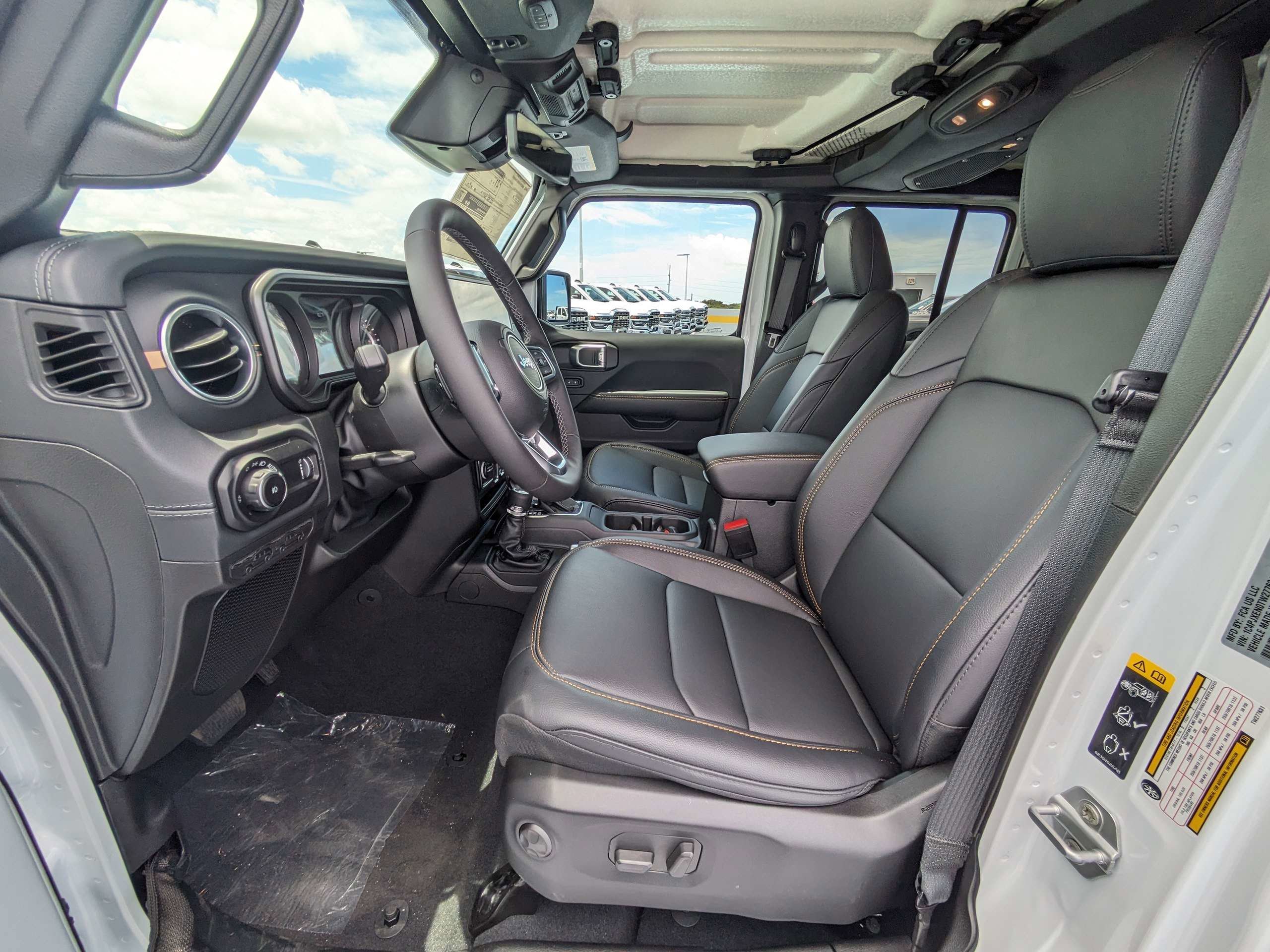 New 2026 Bright White Clear-Coat Exterior Paint Jeep Sahara image 20