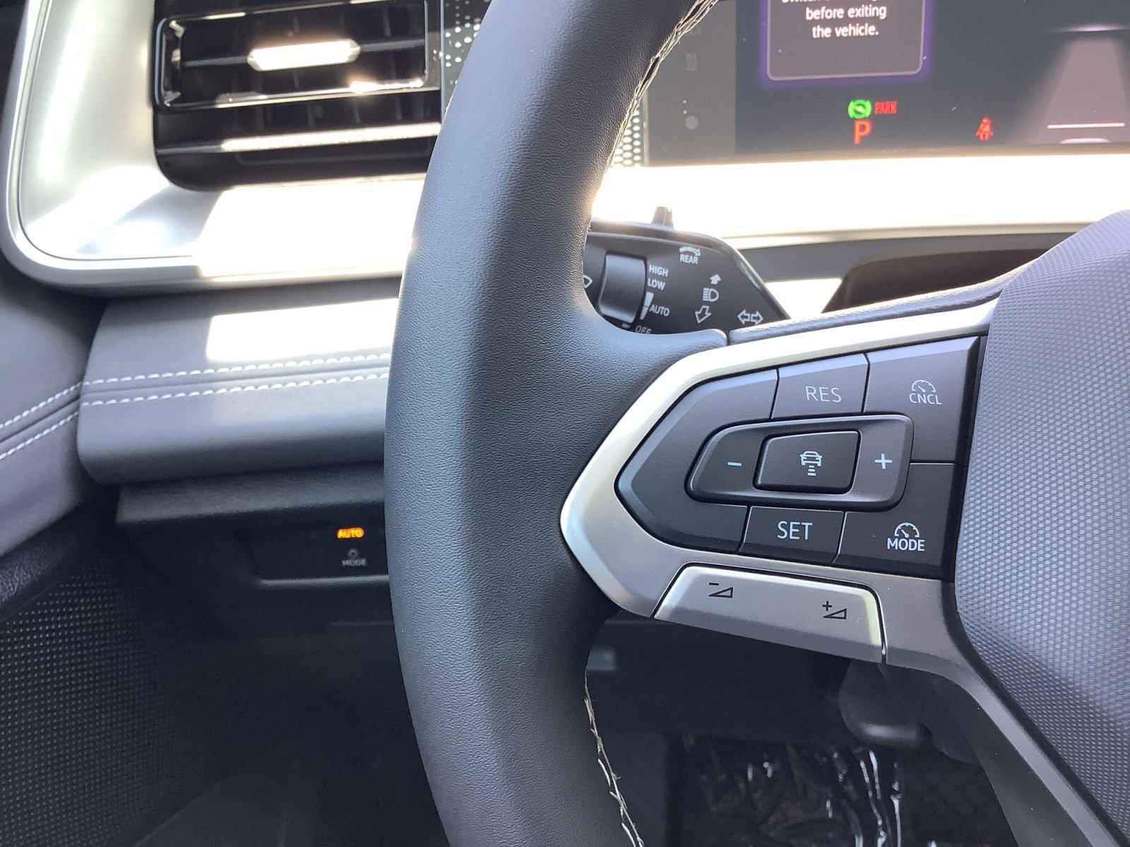 New 2025 Platinum Gray Metallic Volkswagen SE image 27