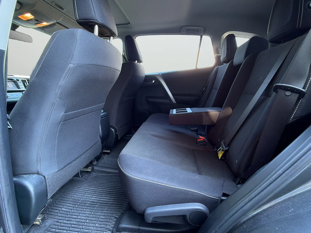 Used 2018 Gray Toyota XLE image 27