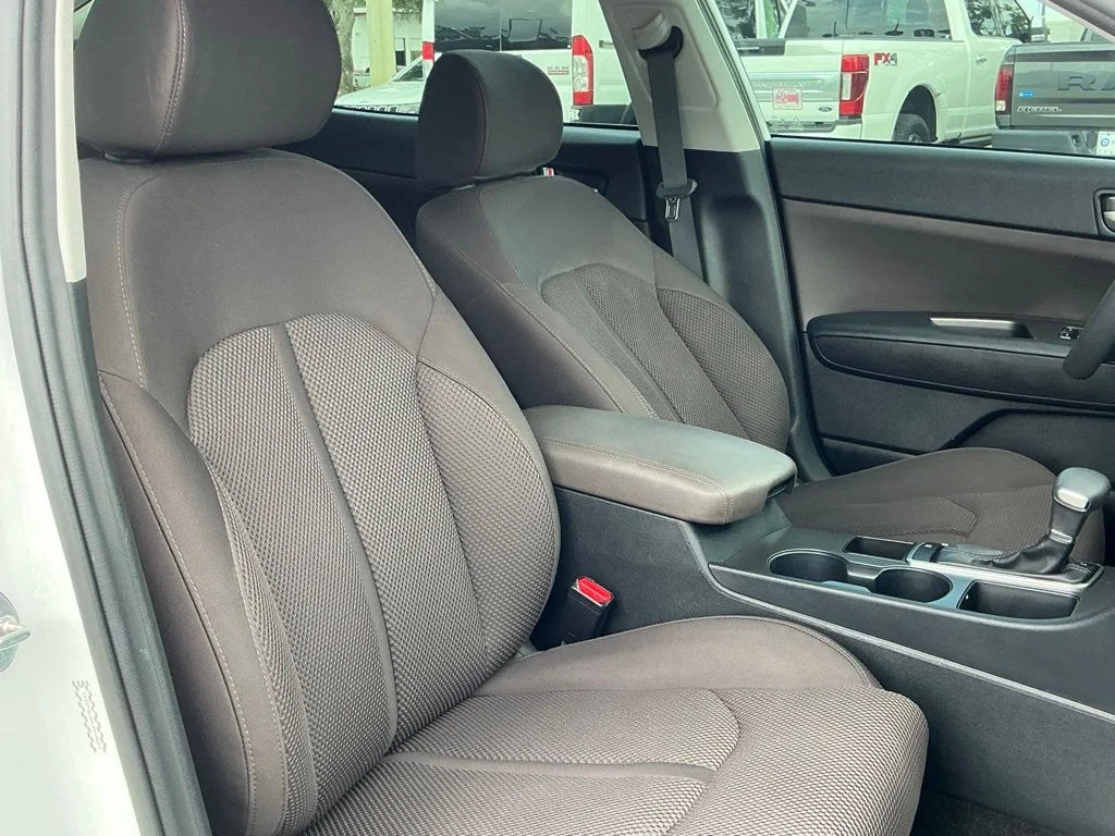 Used 2020 White Kia LX image 18