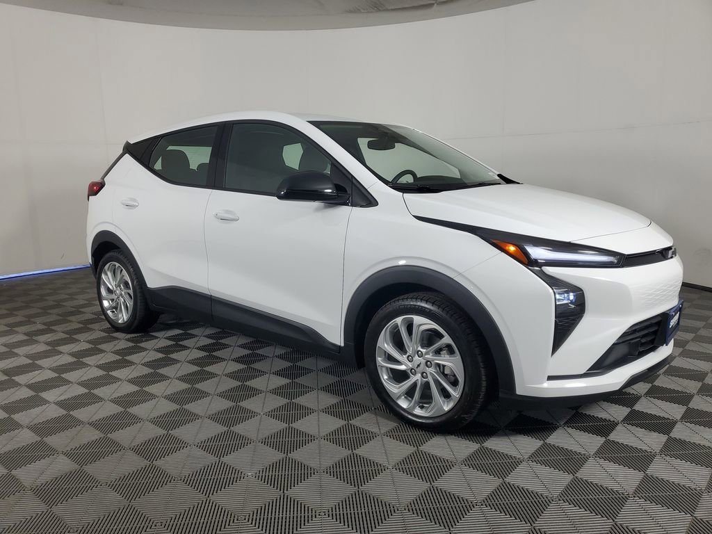 New 2027 Summit White Chevrolet LT image 2