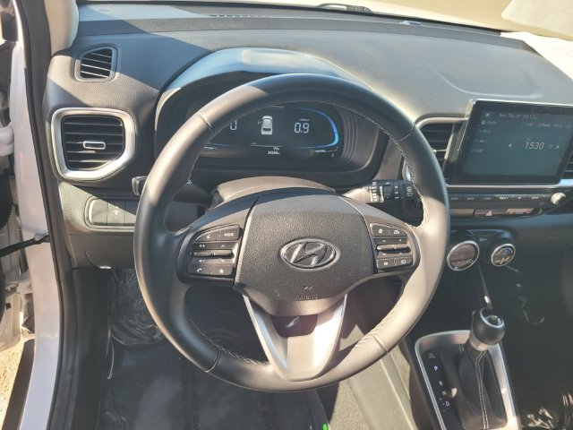 Used 2025 White Hyundai SEL image 30
