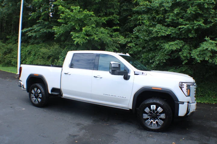 Certified Used 2025 White Frost Tricoat GMC Denali image 4