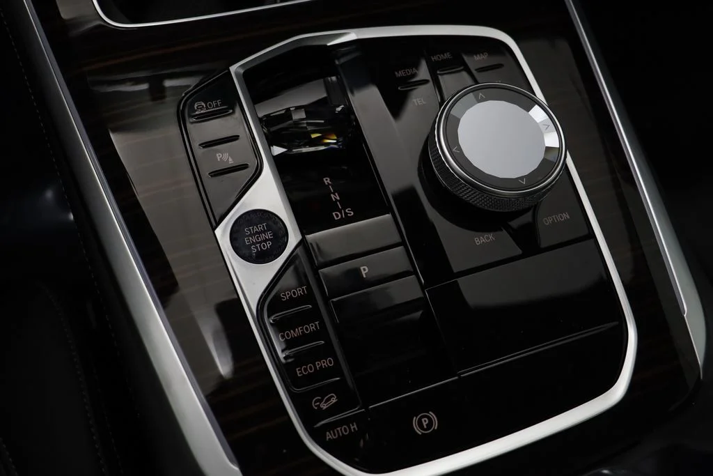 New 2026 White BMW xDrive40i image 13