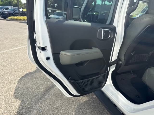 New 2025 Bright White Clearcoat Jeep Mojave image 20