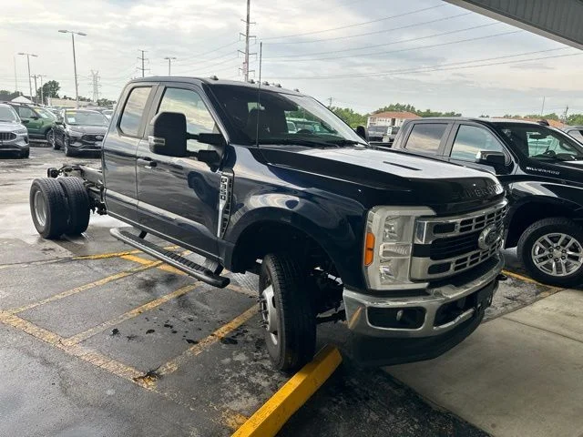 Used 2023 Blue Metallic Ford XL image 5