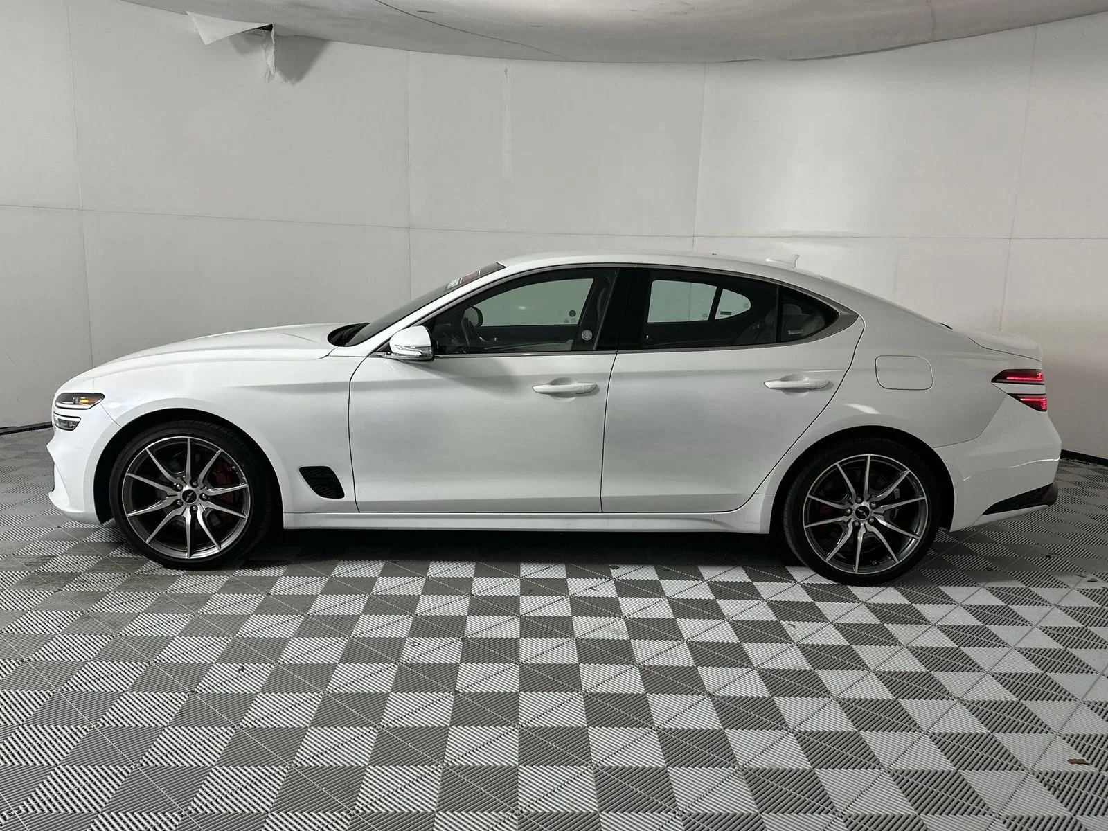 Used 2025 White Genesis 2.5T image 5