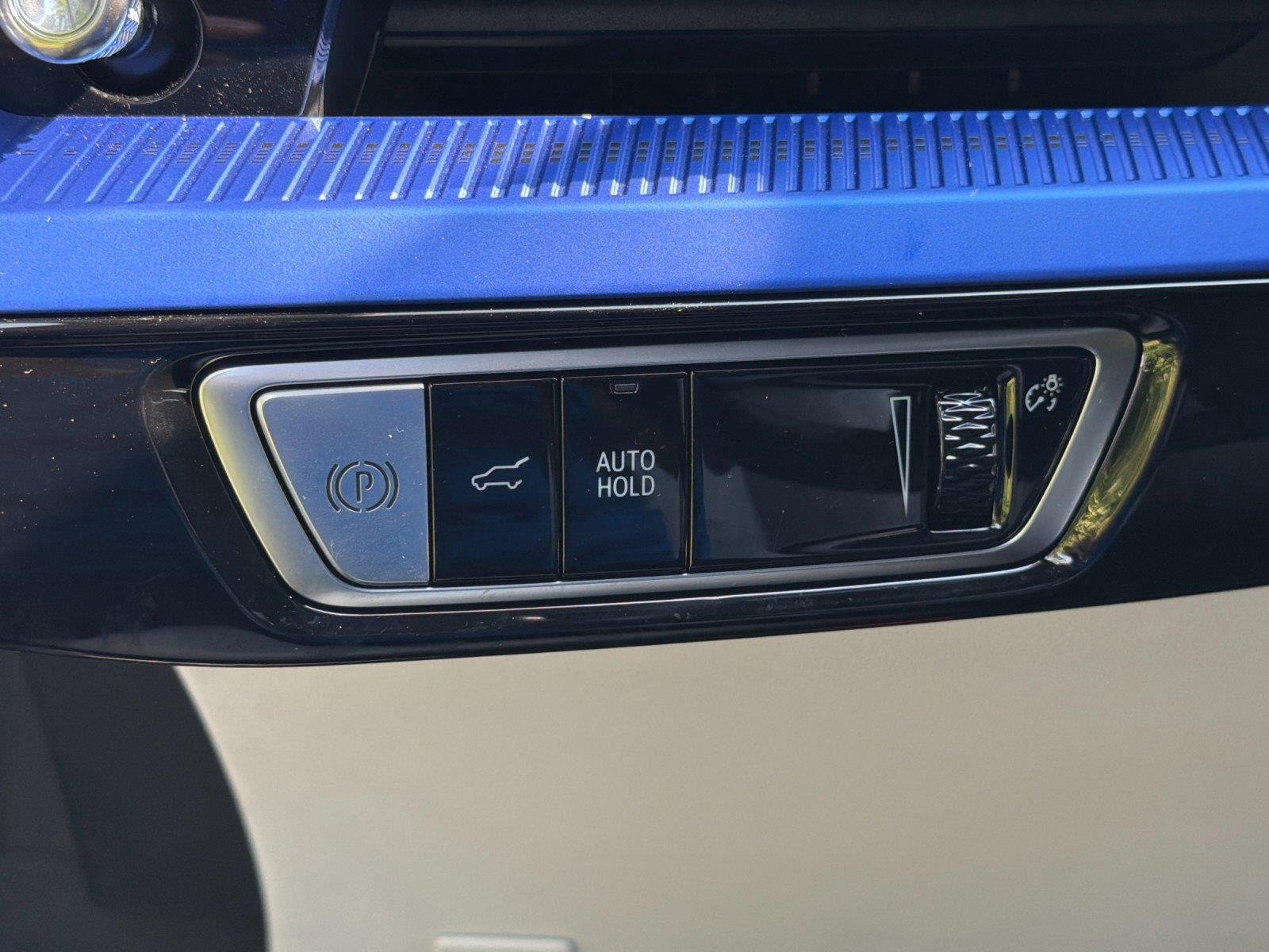 Used 2025 Argent Silver Metallic Cadillac Sport image 17