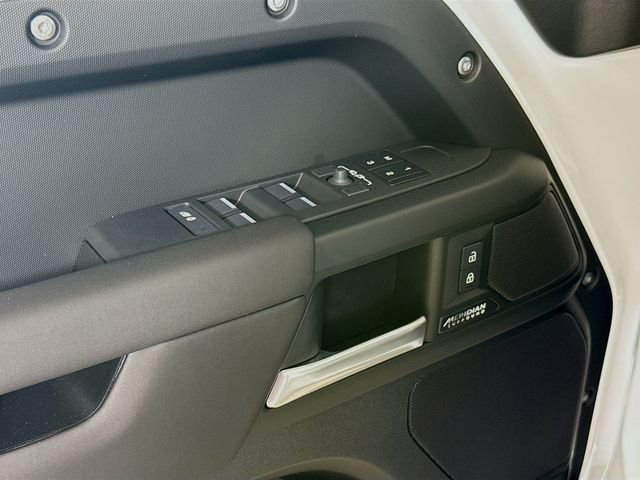New 2026 Fuji White Land Rover X-Dynamic SE image 20