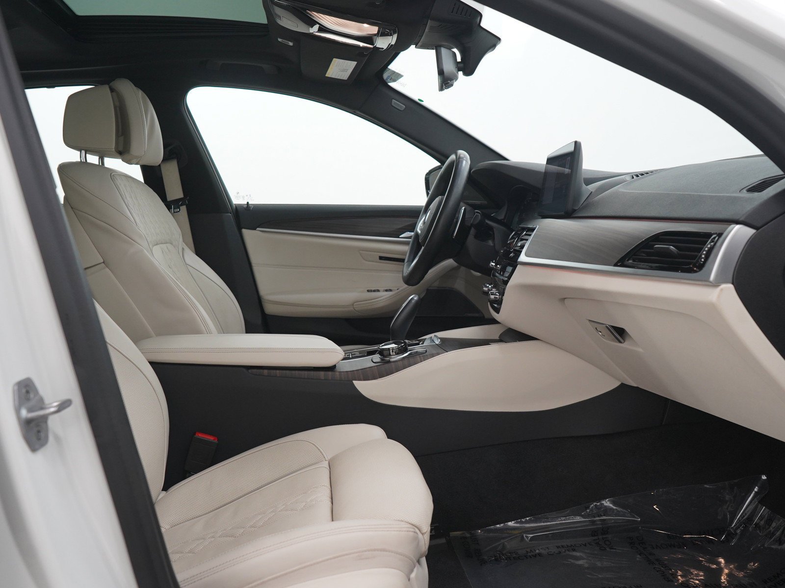 Used 2021 Alpine White BMW 540i xDrive image 11