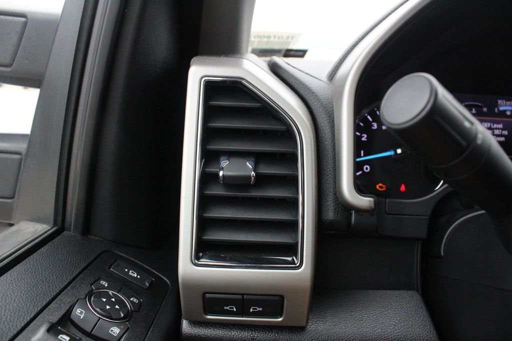 Used 2021 Black Metallic Ford Lariat image 9