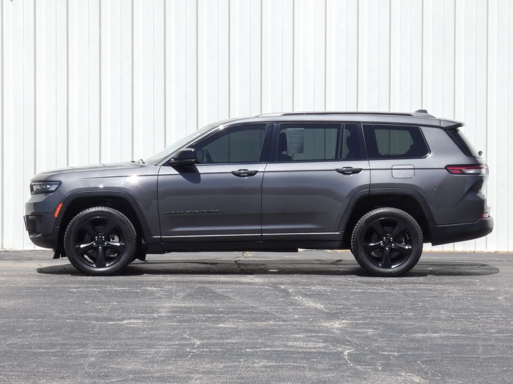Used 2023 Gray Jeep Altitude image 37