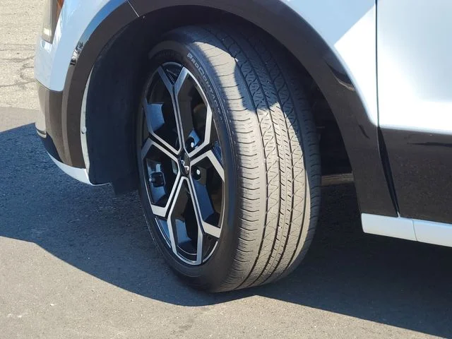 Used 2023 White Kia EX Touring image 36