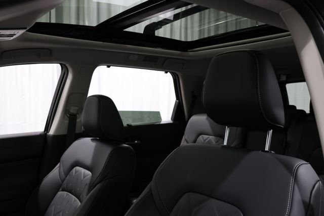 New 2026 Black Nissan Platinum image 28