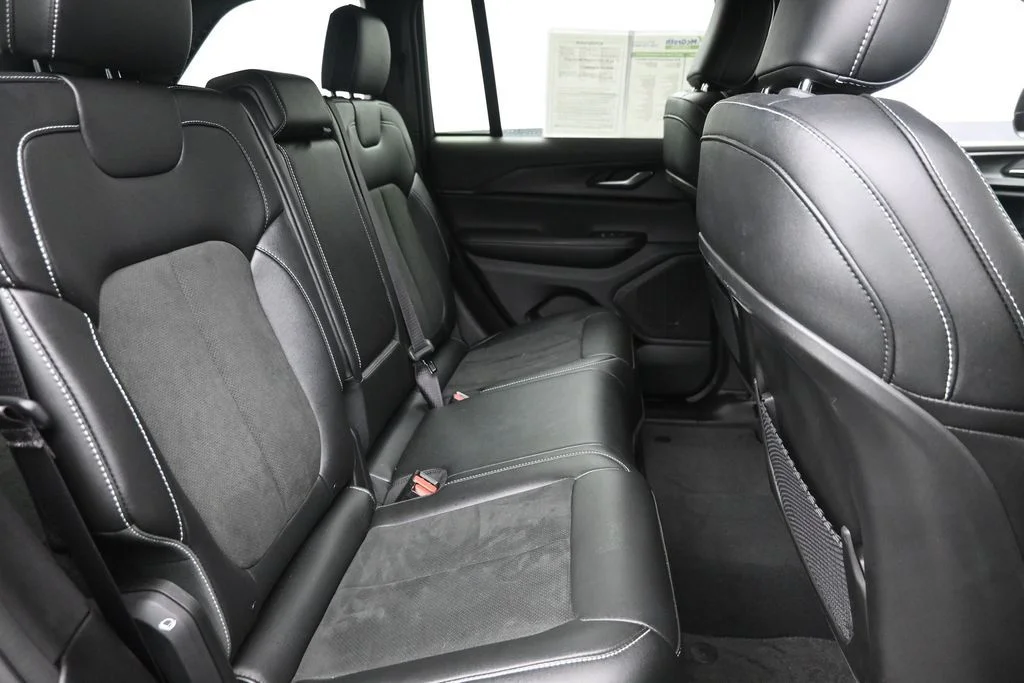 Used 2024 Red Jeep Altitude X image 11