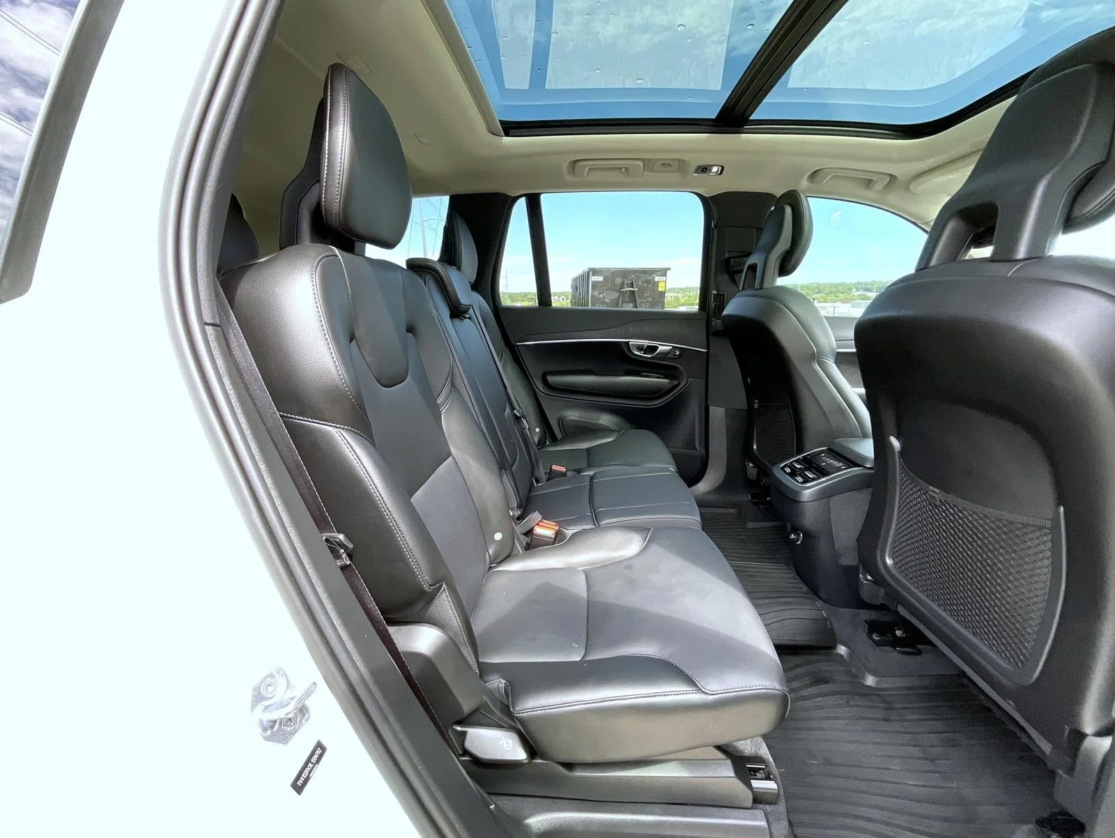 Used 2020 White Volvo T5 Momentum image 19