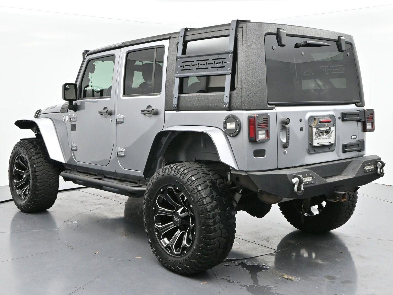 Used 2017 Billet Silver Metallic Clearcoat Jeep Smoky Mountain image 5
