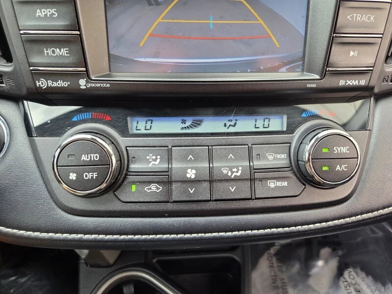Used 2018 Silver Sky Metallic TOYOTA XLE AWD image 29