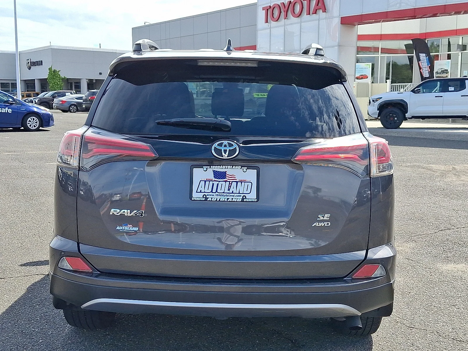 Used 2018 Magnetic Gray Metallic - 1G3 Toyota SE image 6