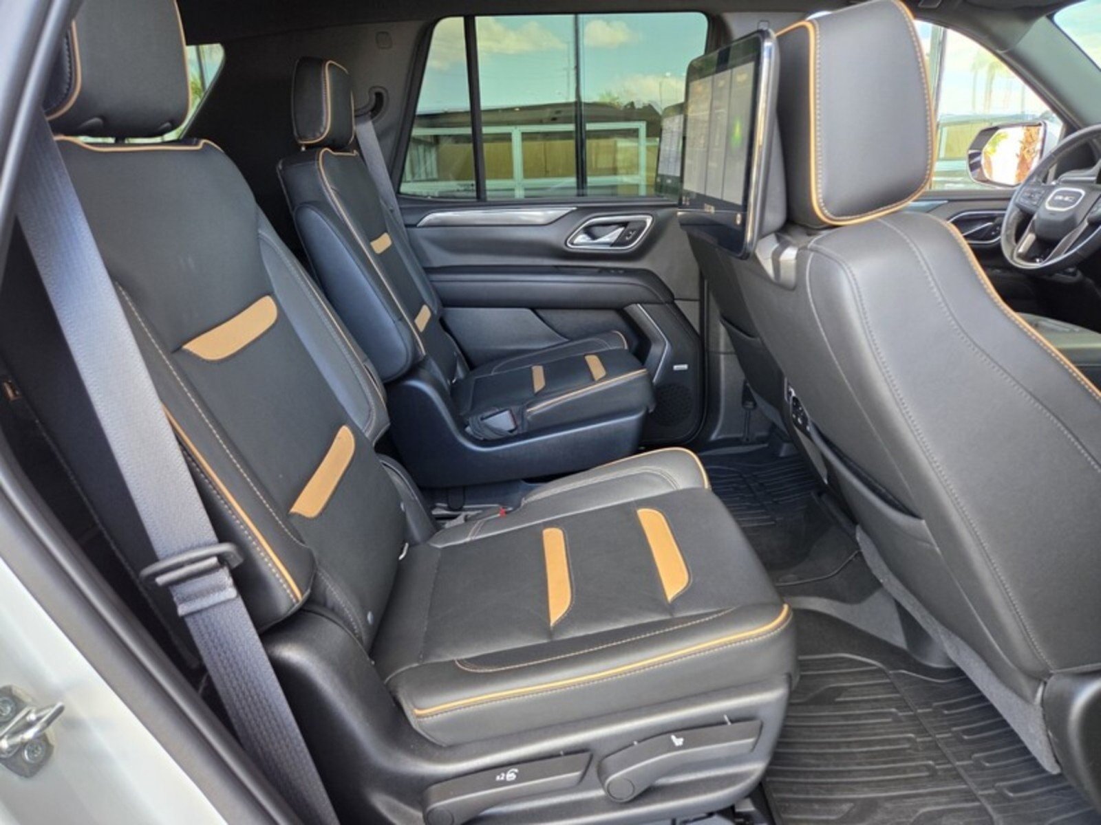 Used 2021 White Frost Tricoat GMC AT4 image 20
