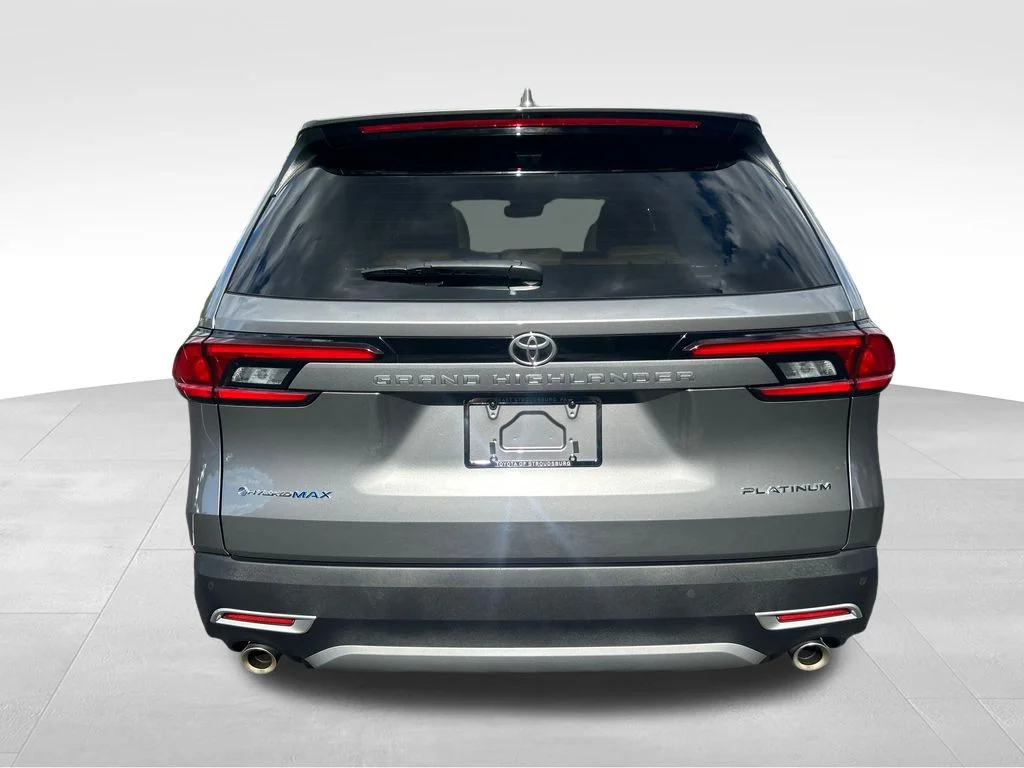 Certified Used 2025  Toyota MAX Platinum image 4