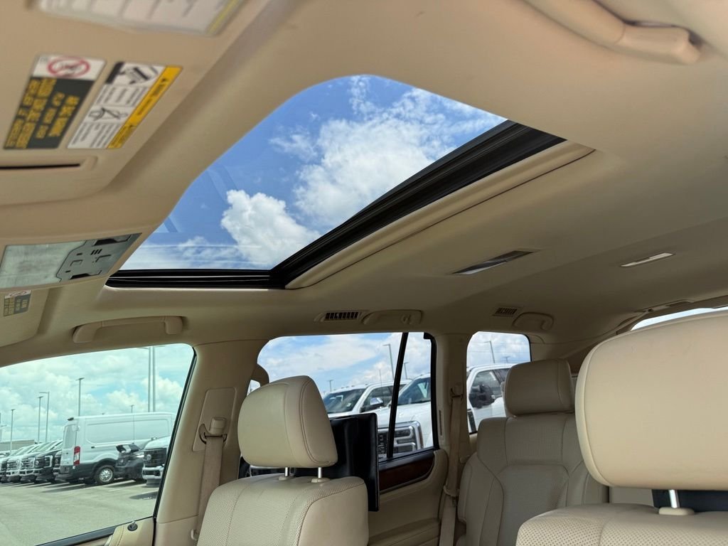 Used 2017  Lexus 570 image 6