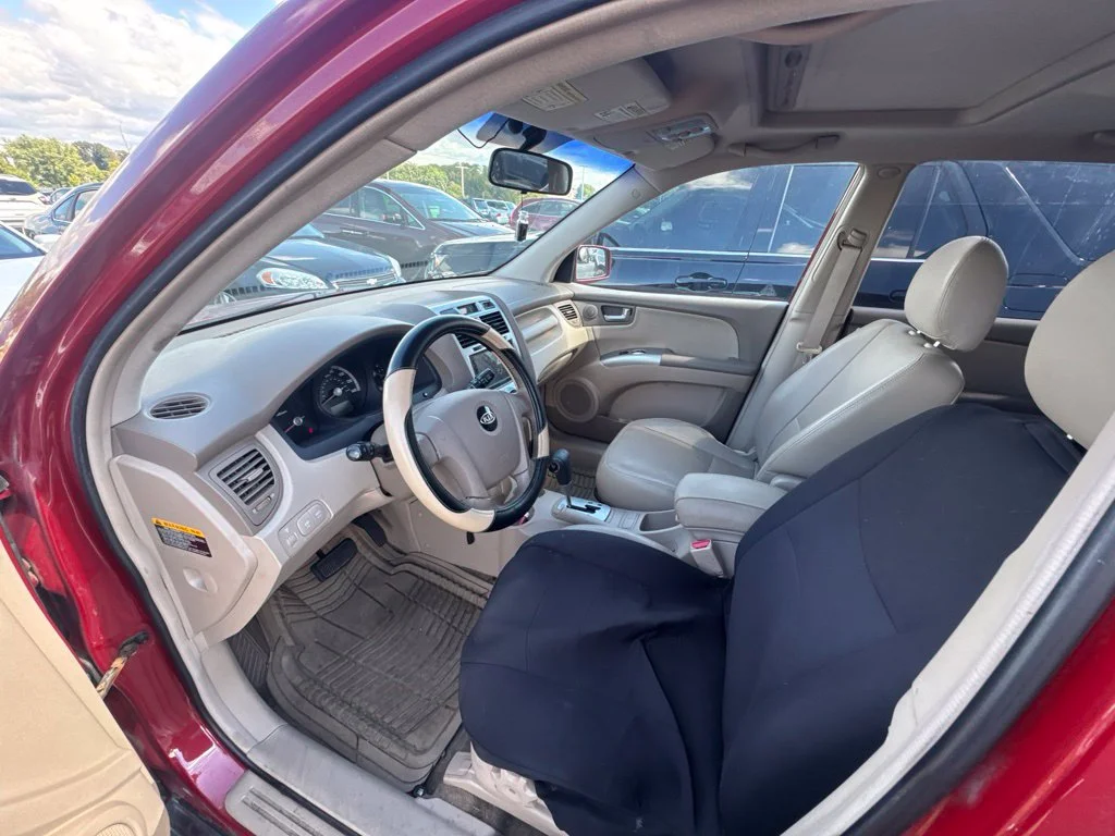 Used 2006 Red Kia EX image 11