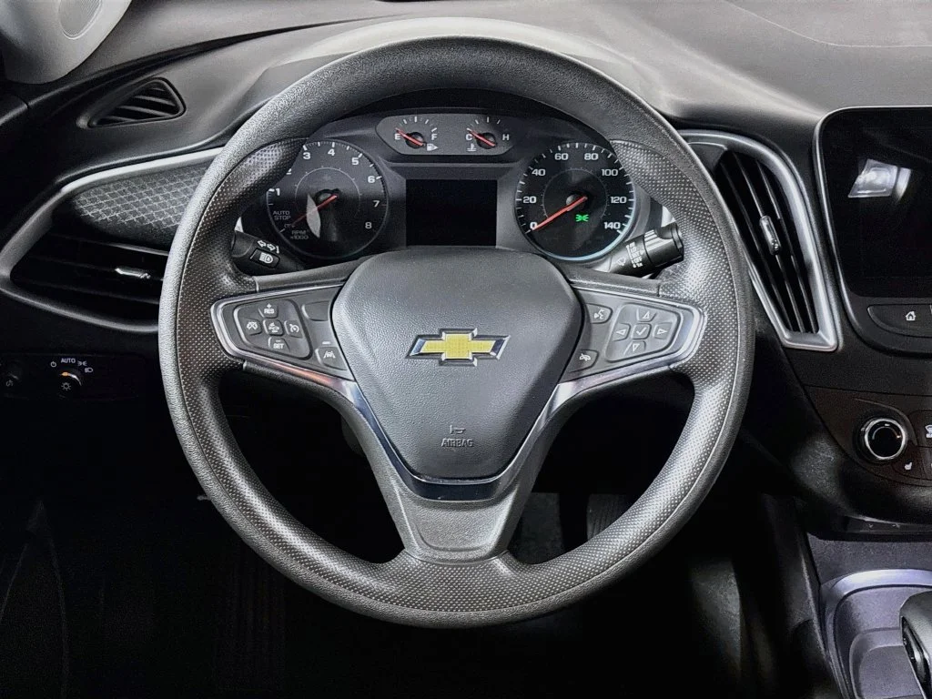 Used 2025 White Chevrolet LT image 13