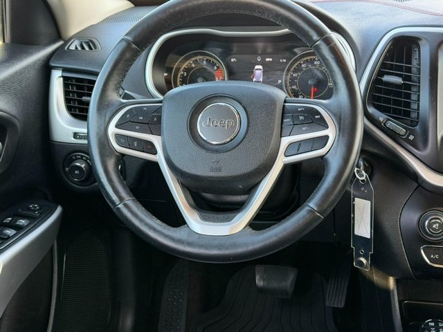 Used 2017 Red Jeep Trailhawk image 12