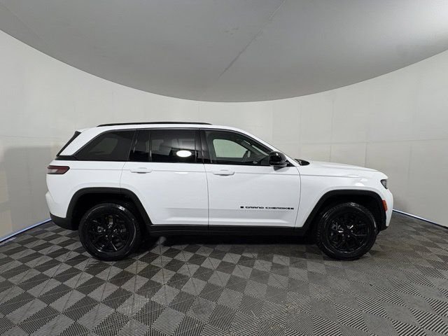 New 2026 White Jeep Altitude image 5