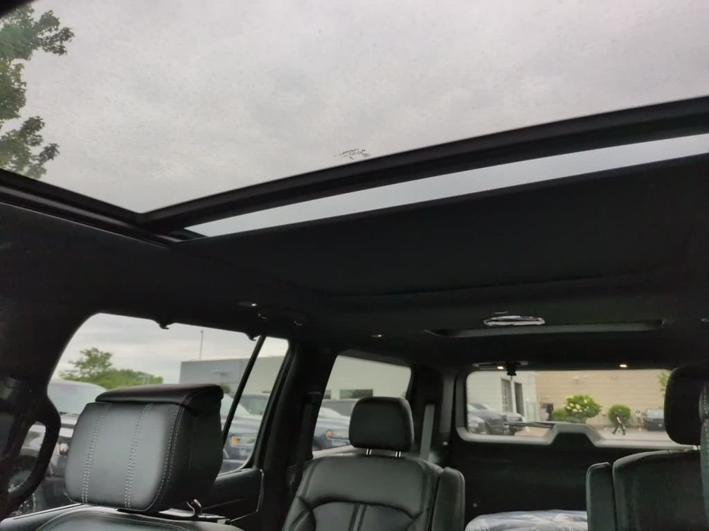 New 2026 Velvet Red Pearlcoat (DISC) Jeep Grand Wagoneer image 23