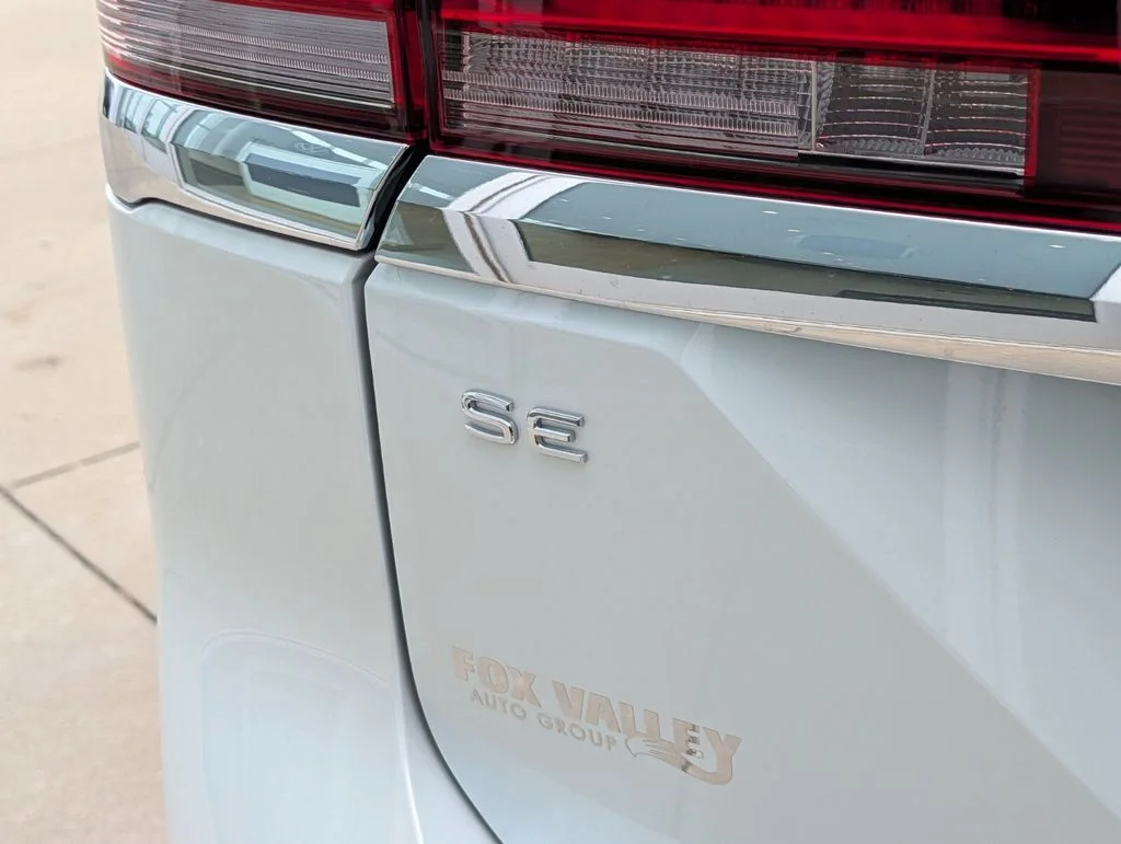 New 2026 White/off-white Volkswagen 2.0T SE w/Technology image 5