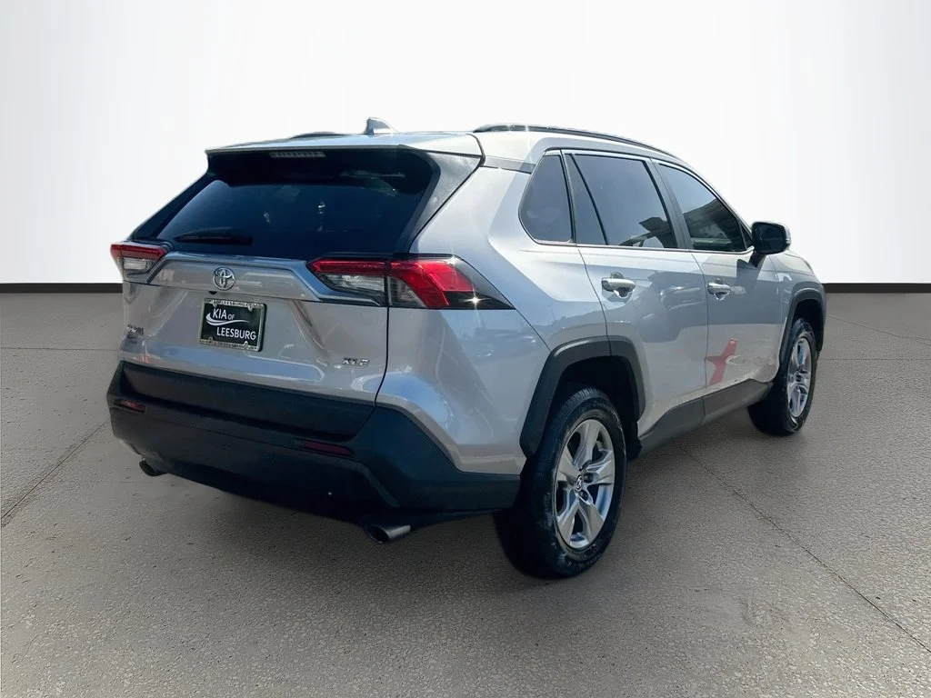 Used 2022 Silver Toyota XLE image 7