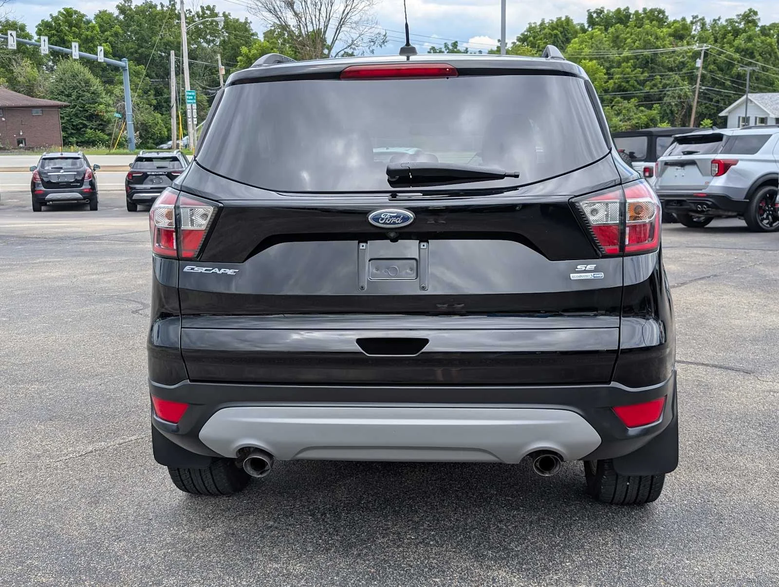 Used 2018 Shadow Black Ford SE image 9