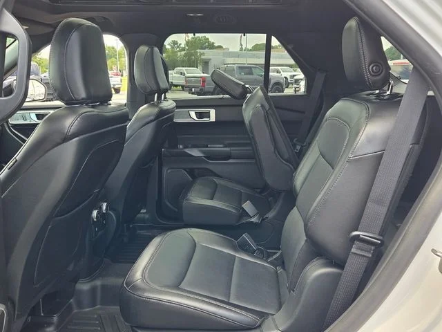 Used 2020 White Ford Limited image 13