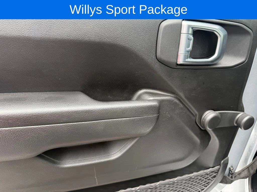 Used 2022 Silver Jeep Sport image 5
