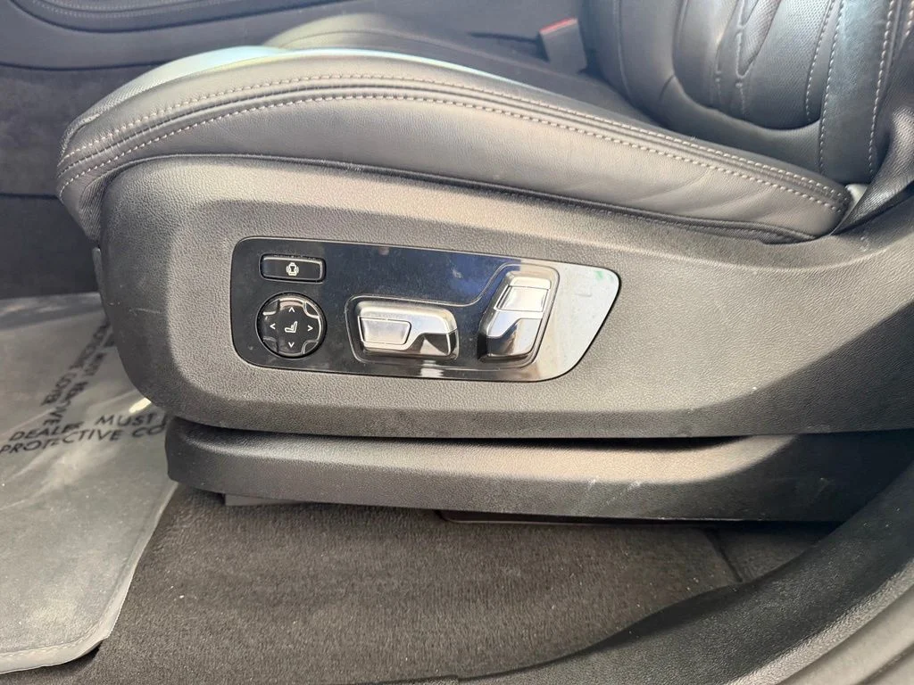Used 2026 Black BMW M60i image 48