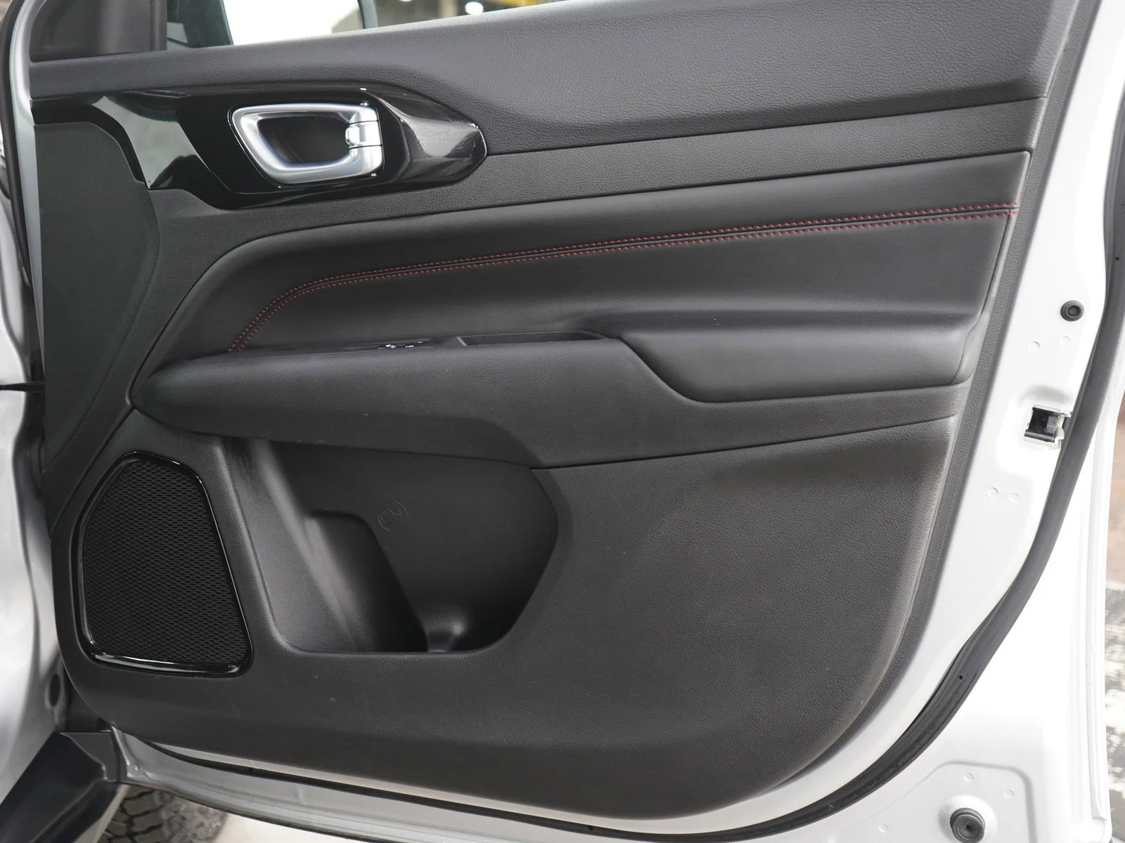 2025 Jeep Compass Trailhawk - Photo 9