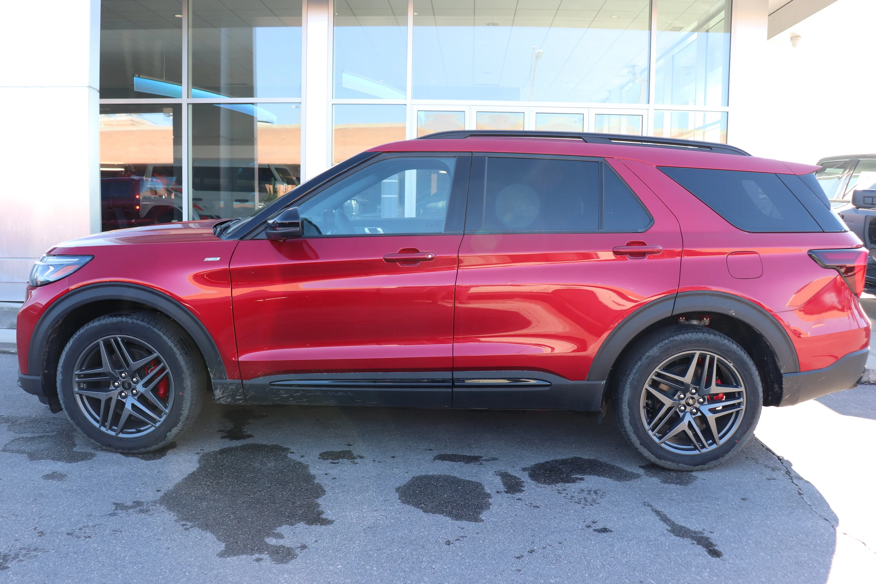 New 2026 RAPID RED MET TINTED CC Ford ST-Line image 5