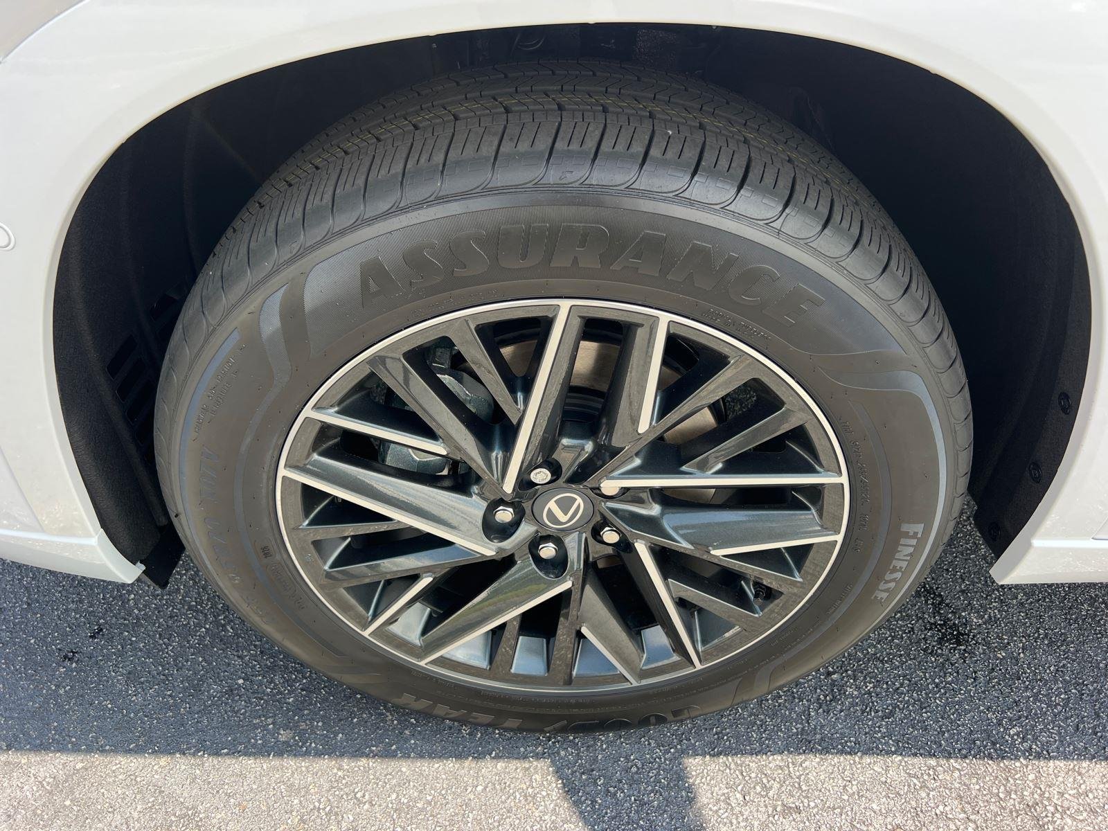 New 2026 Wind Chill Pearl Lexus PREMIUM AWD image 11