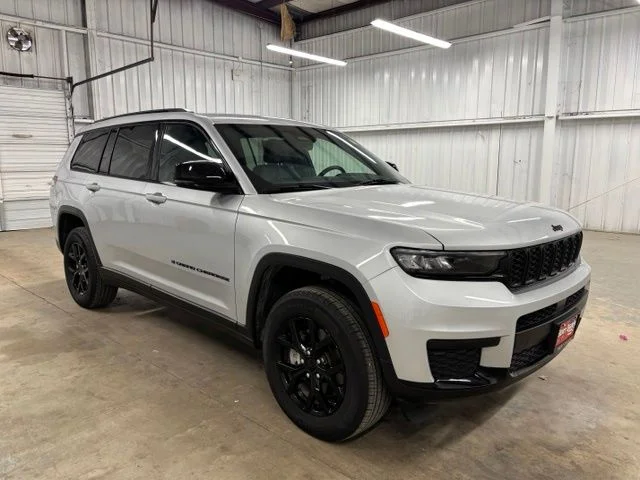 Used 2025 Silver Jeep Altitude X image 1