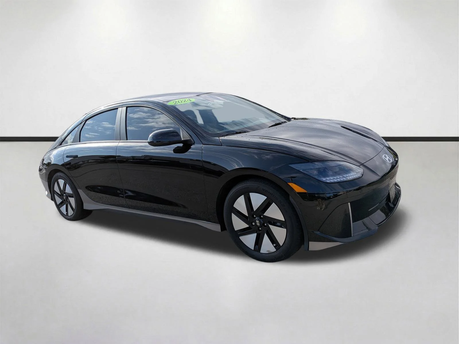 Used 2024 Hyundai IONIQ 6 SE with VIN KMHM24AAXRA070649 for sale in Fort Myers, FL
