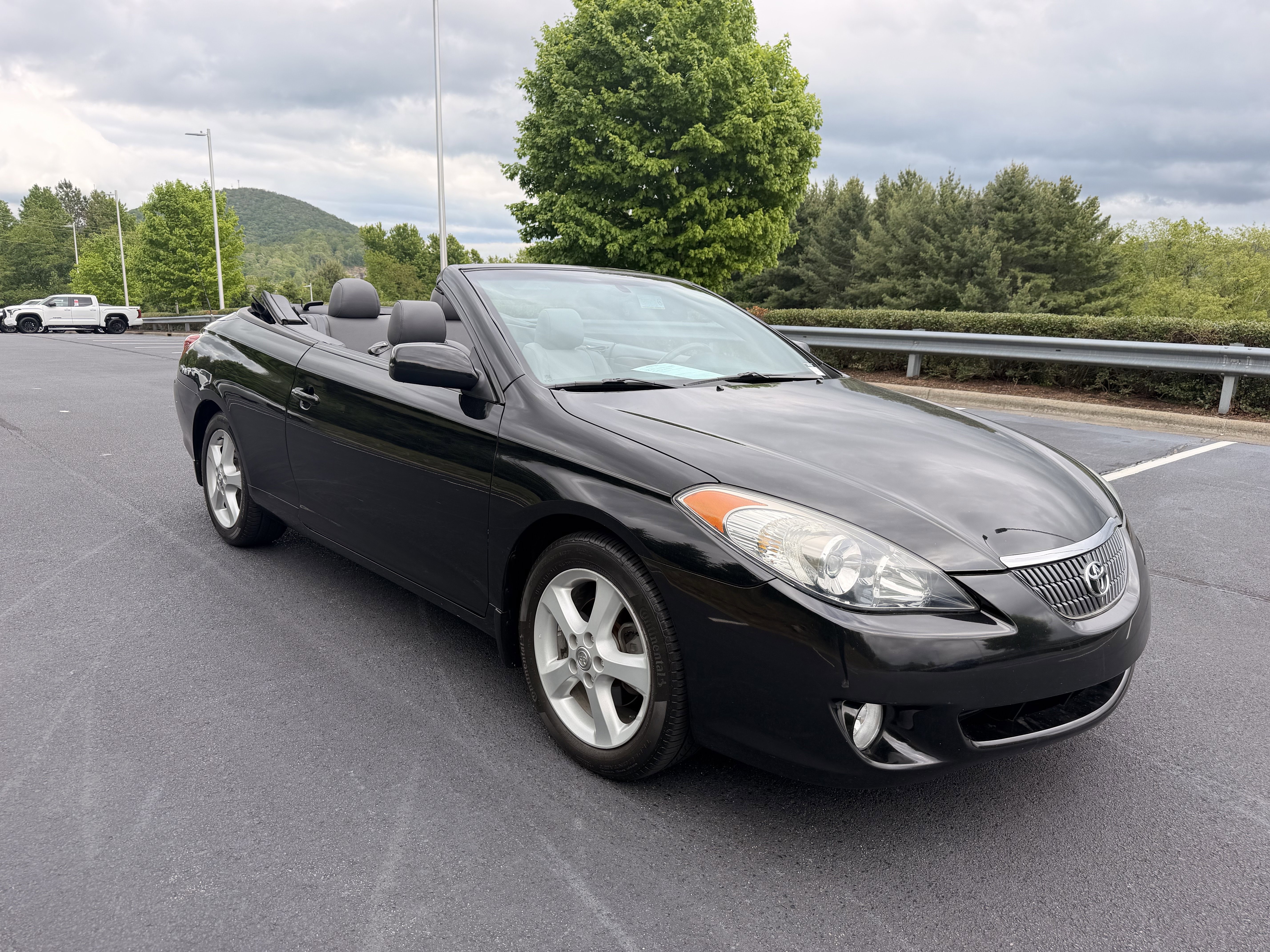 Used 2005 Black Toyota SLE image 9