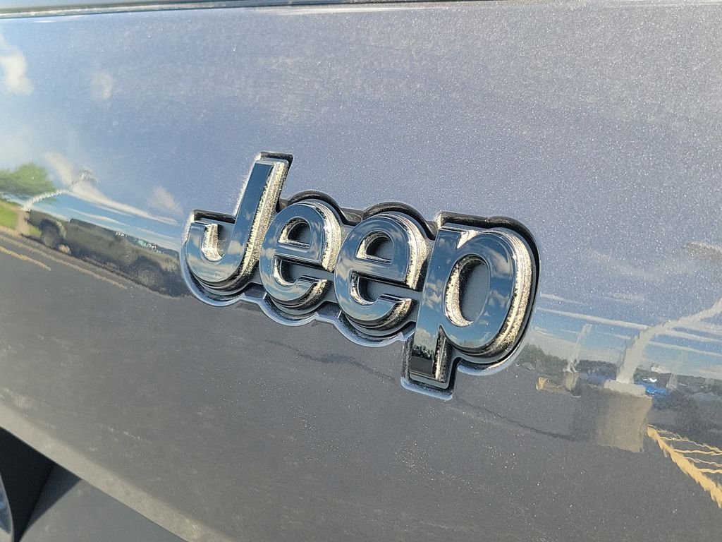 New 2026 Baltic Gray Metallic Clear-Coat Exterior Paint Jeep Summit image 5