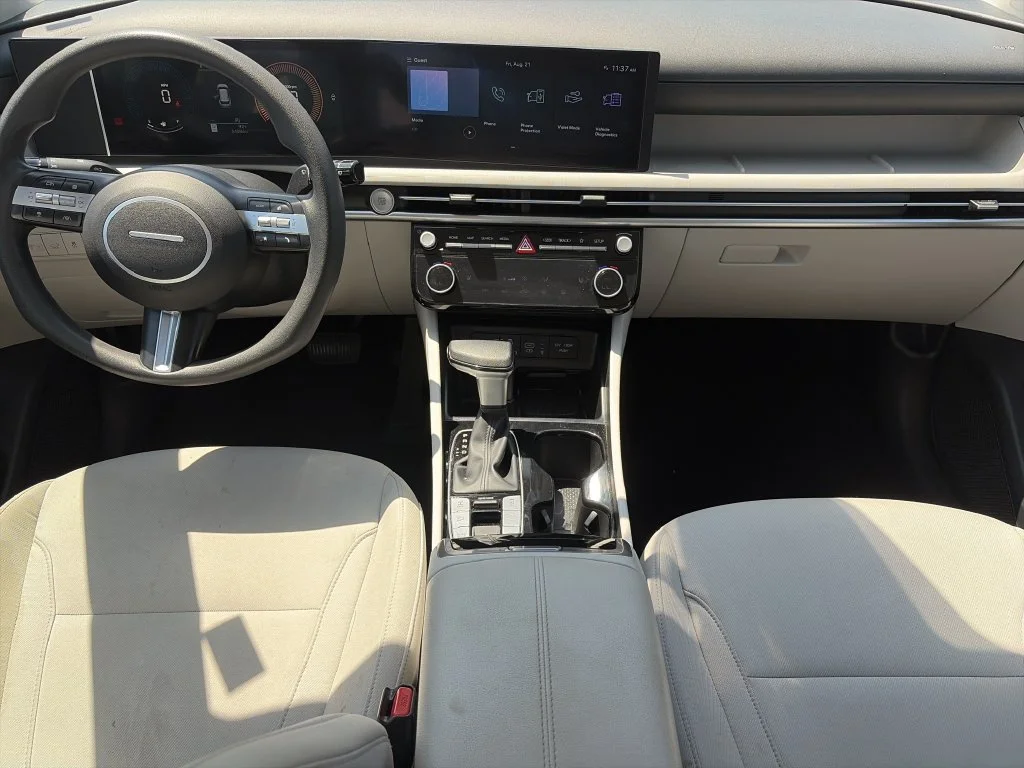 Used 2025 White Hyundai SEL image 13