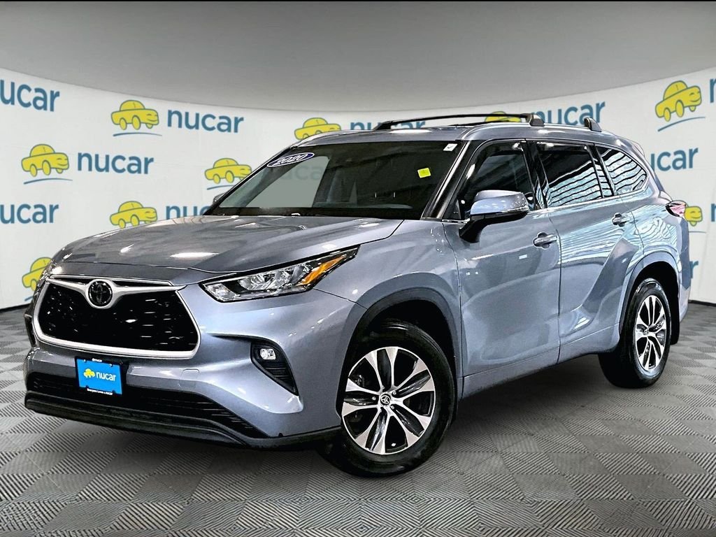 Used 2020  Toyota XLE image 3